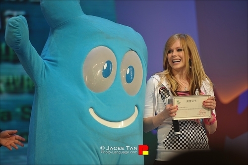 Avril-Lavigne-avril-lavigne-6400528-500-333.jpg