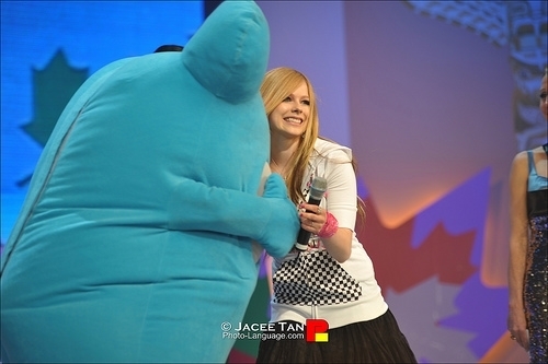 Avril-Lavigne-avril-lavigne-6400529-500-333.jpg